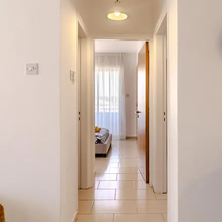 Athina Mackenzie 2 Bedroom Flat With Pool Apartment *