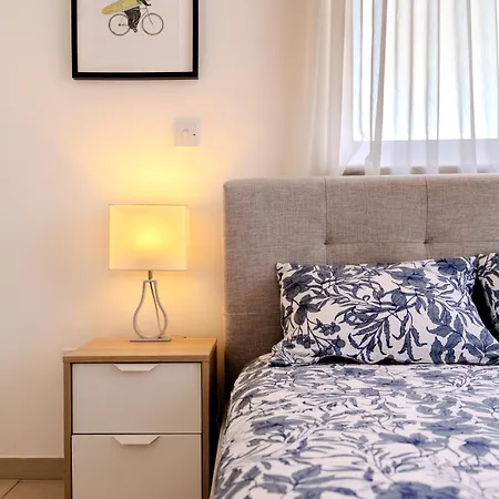 Athina Mackenzie 2 Bedroom Flat With Pool Apartment *