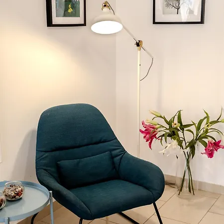 Athina Mackenzie 2 Bedroom Flat With Pool *