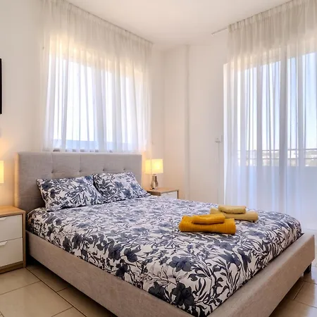 Athina Mackenzie 2 Bedroom Flat * Larnaka