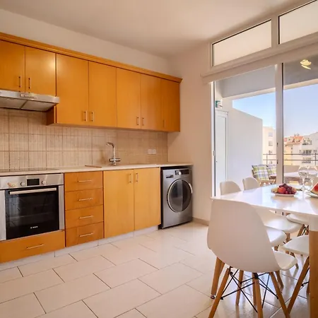 Athina Mackenzie 2 Bedroom Flat With Pool Apartment *